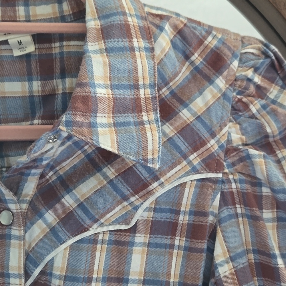 Snap Button Western Look Top - Picture 2 of 4